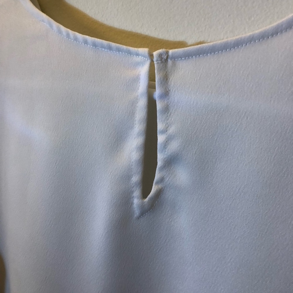 White blouse - Picture 4 of 4